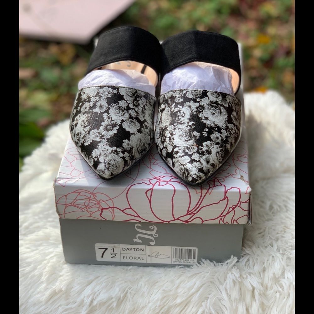 Journee Collection Dayton Black Floral Pointed Toe Mule Flats Size 7.5 - Picture 3 of 5